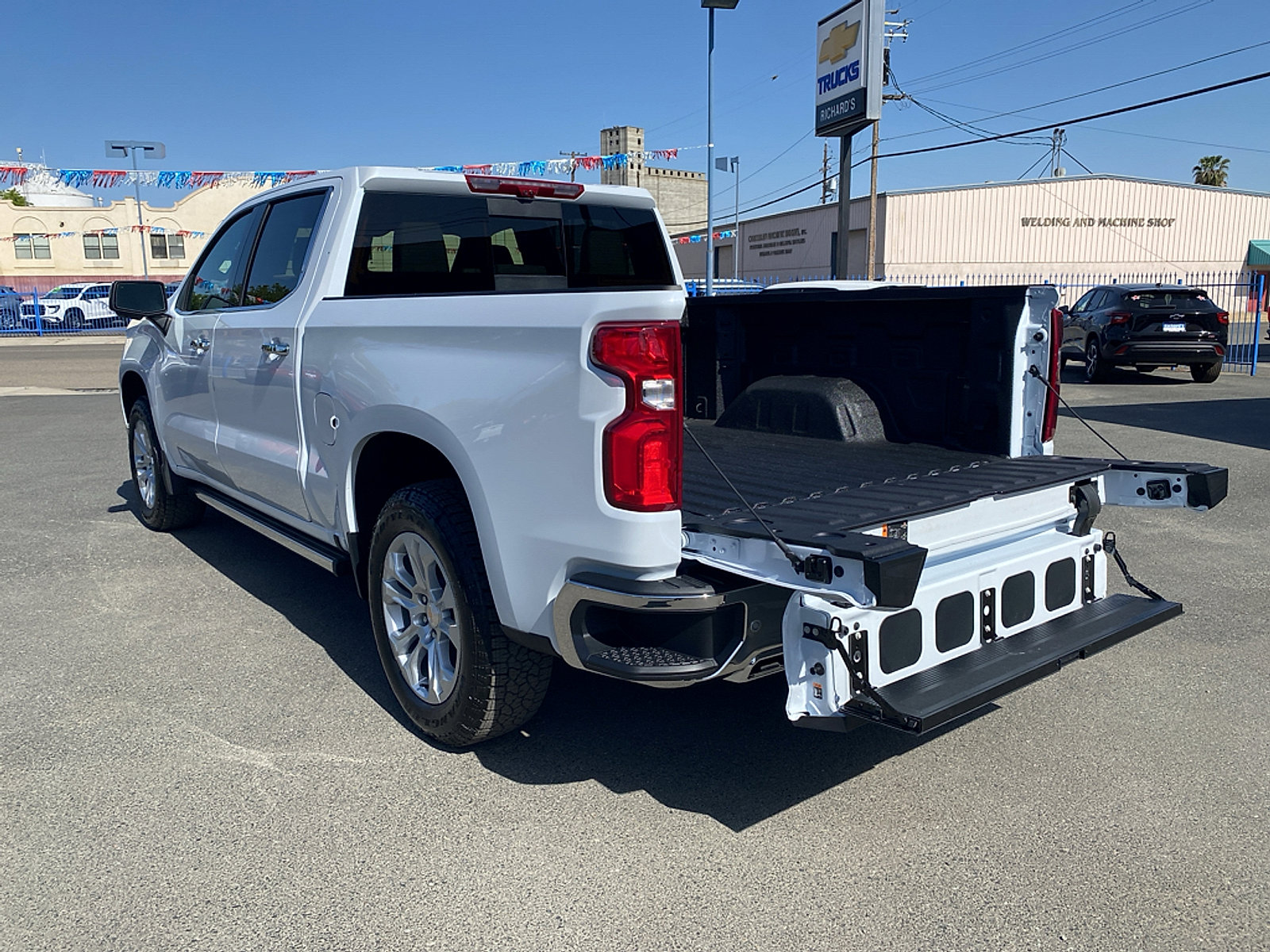 New 2026 Chevrolet Silverado 1500 LTZ w/ LTZ Premium Package AWD/4WD image 16
