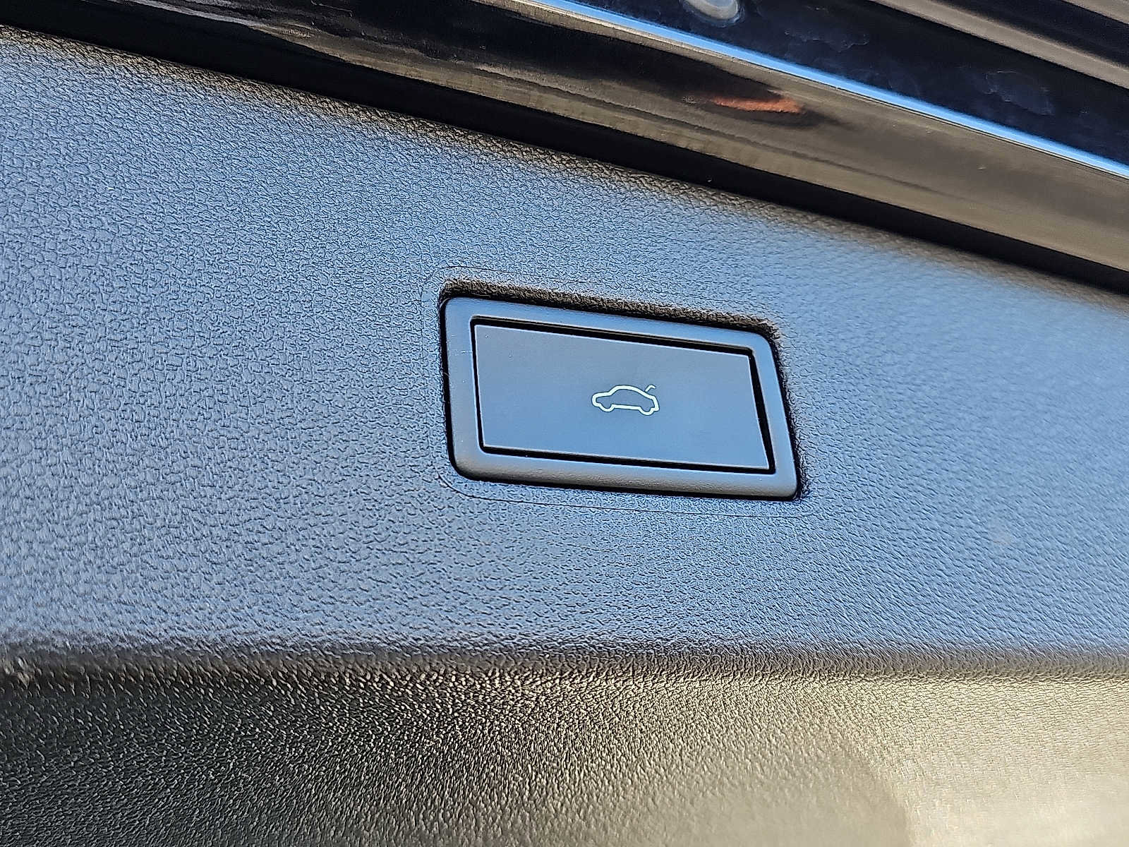 Used 2024 Volkswagen Tiguan SE image 30