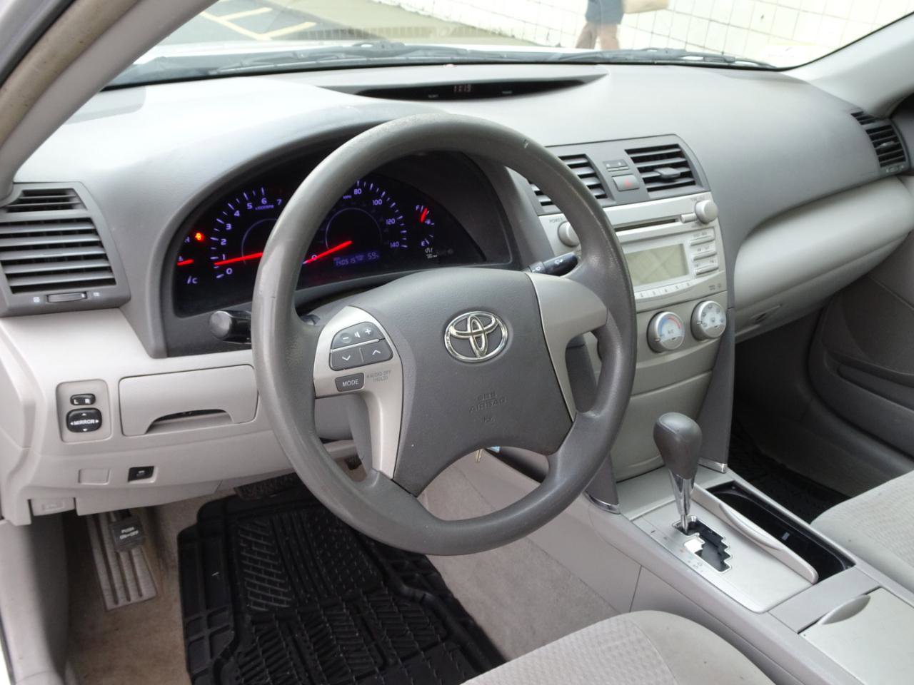 Used 2011 Toyota Camry LE FWD image 8