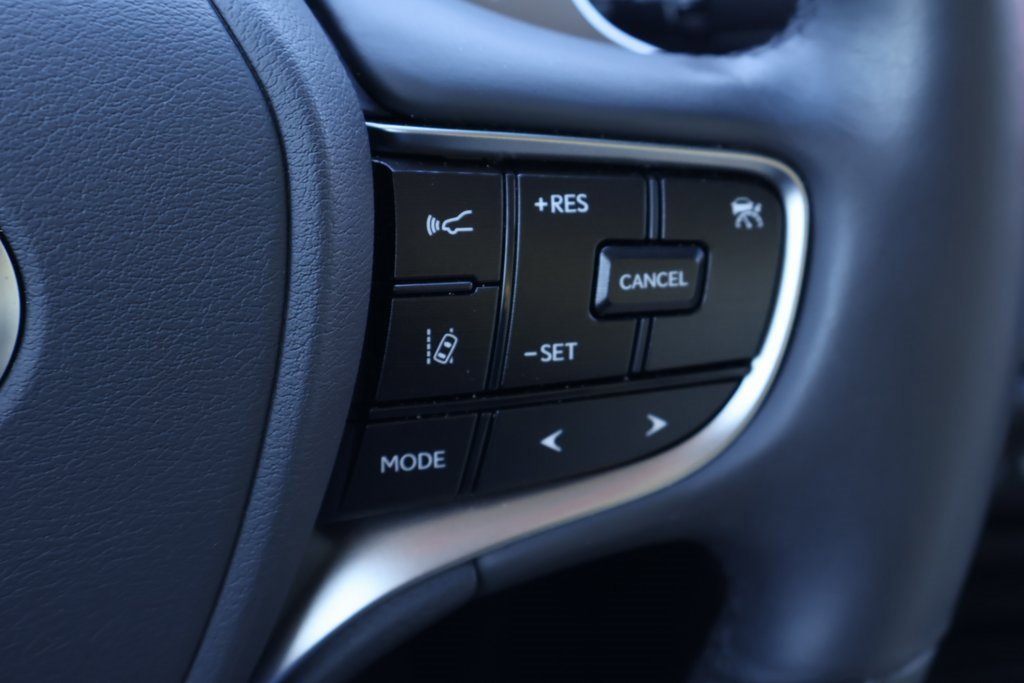 Used 2022 Lexus ES 300h w/ Luxury Package image 21