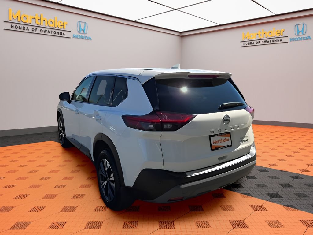 Used 2021 Nissan Rogue SV image 3