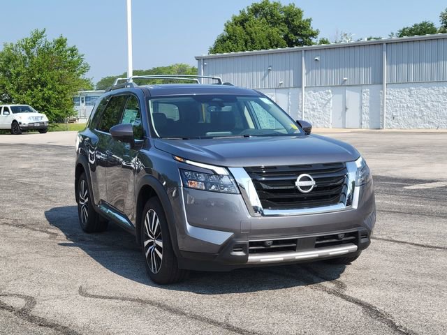 New 2025 Nissan Pathfinder Platinum w/ Cargo Package image 3