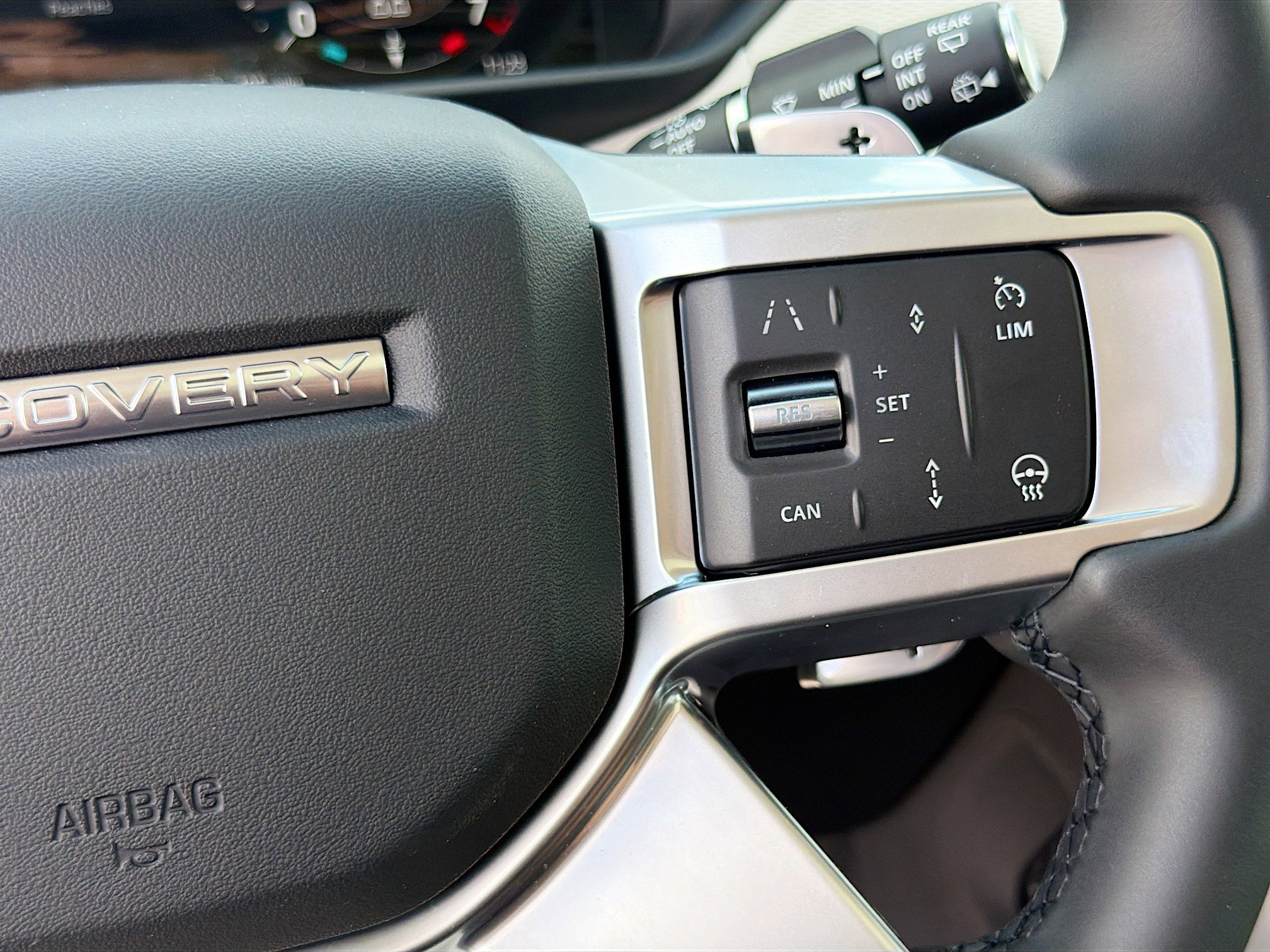 New 2026 Land Rover Discovery Dynamic SE AWD/4WD image 40
