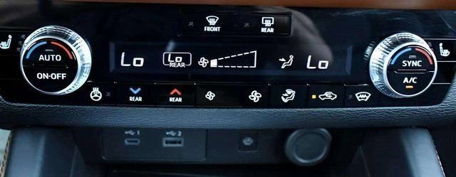 Used 2024 Mitsubishi Outlander SEL image 13