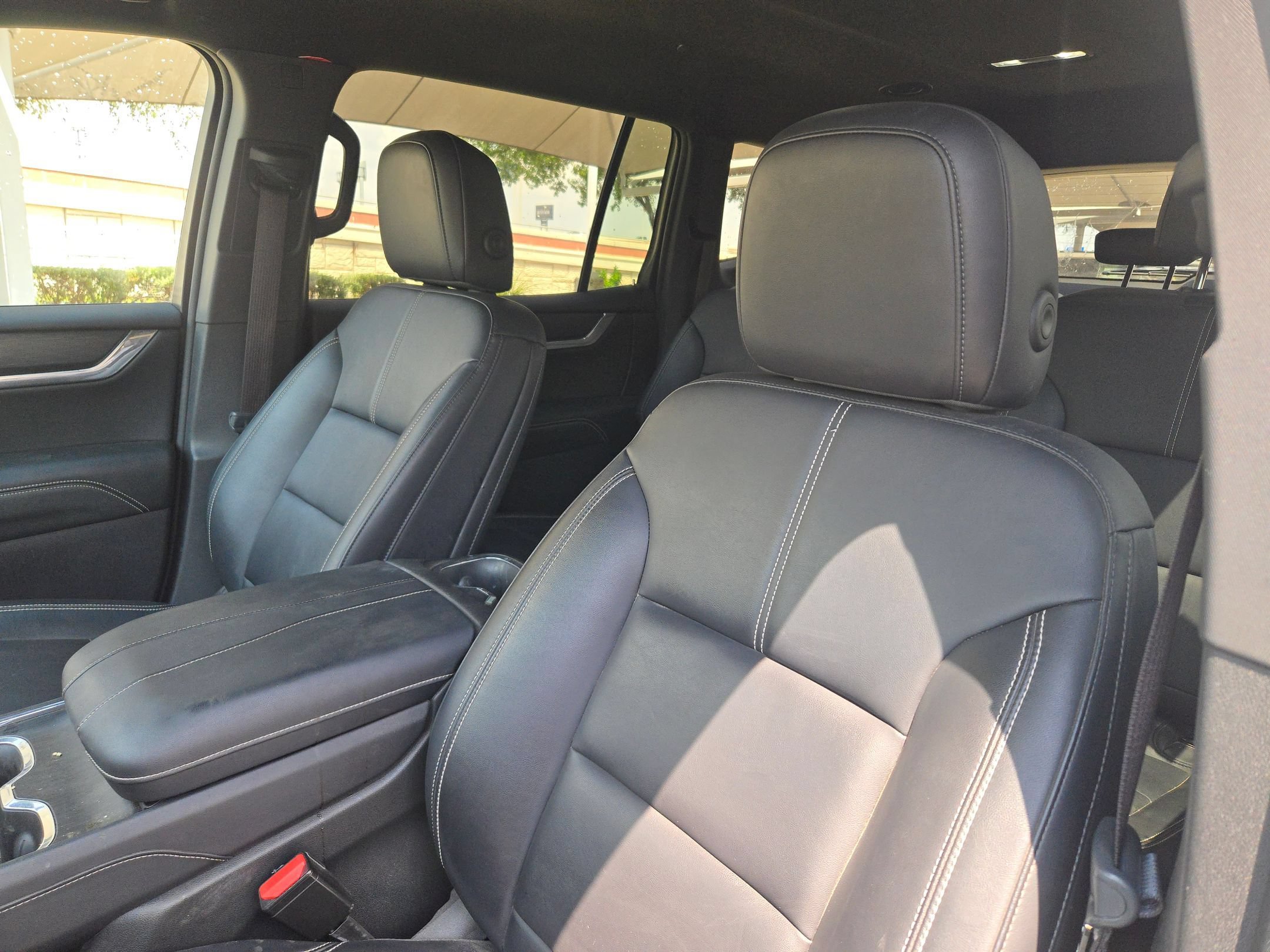 Used 2025 GMC Acadia Elevation w/ Elevation Premium Package FWD image 9