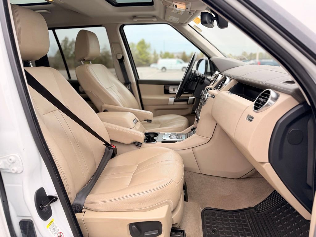 Used 2016 Land Rover LR4 HSE AWD/4WD image 13