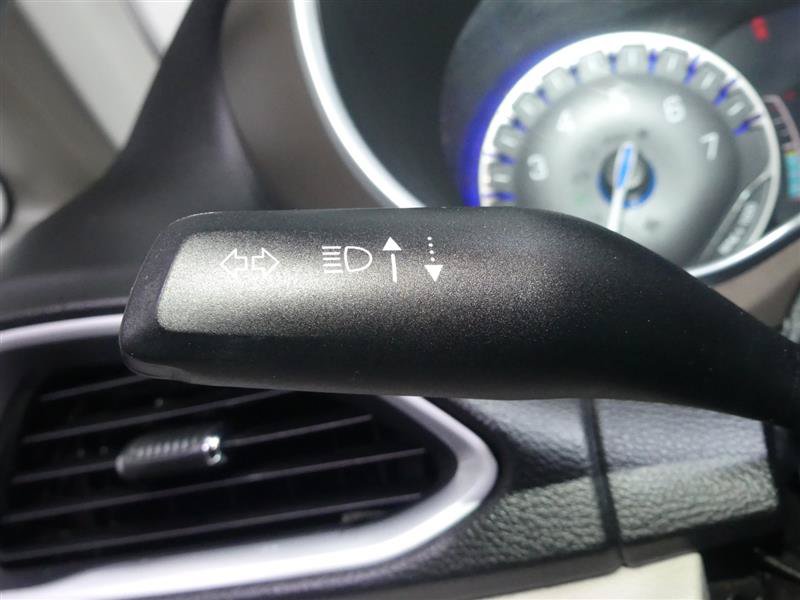 Used 2018 Chrysler Pacifica Touring-L Plus w/ Advanced Safetytec Group FWD image 32