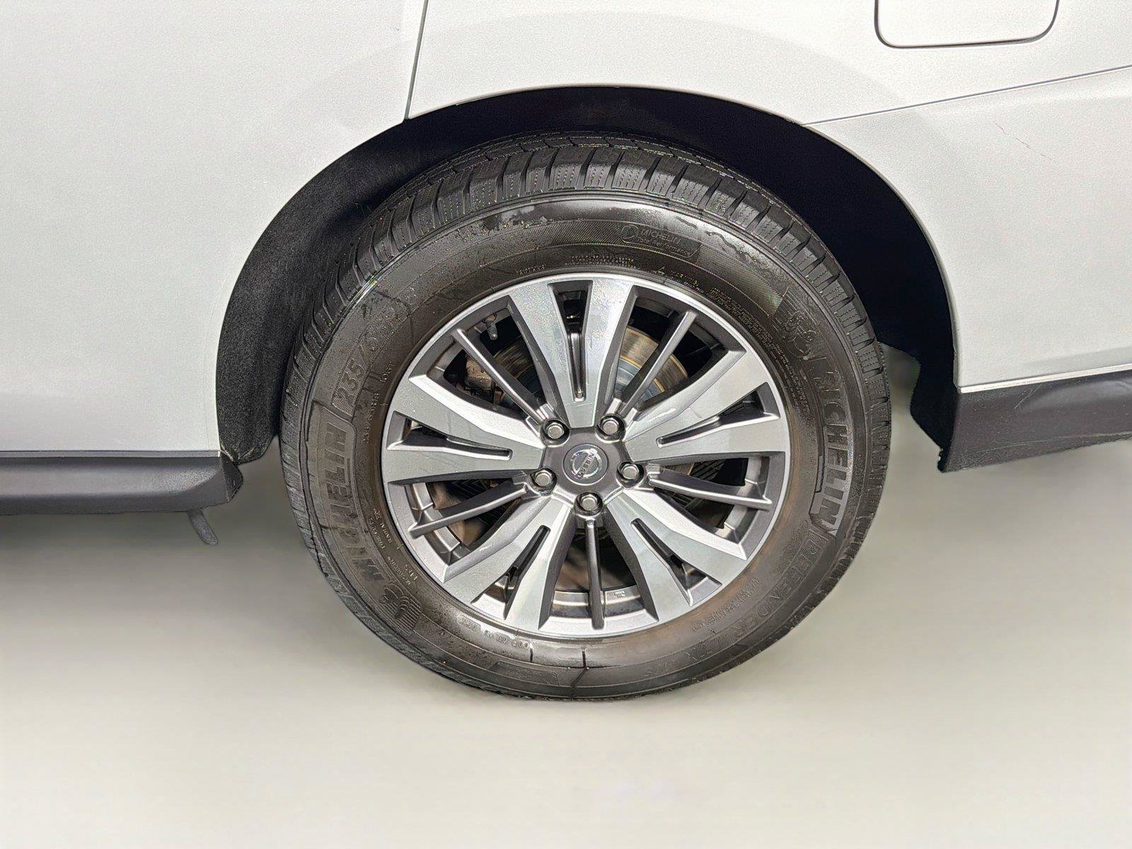 Used 2019 Nissan Pathfinder SV AWD/4WD image 34