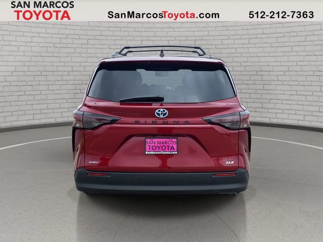 Used 2025 Toyota Sienna XLE image 6