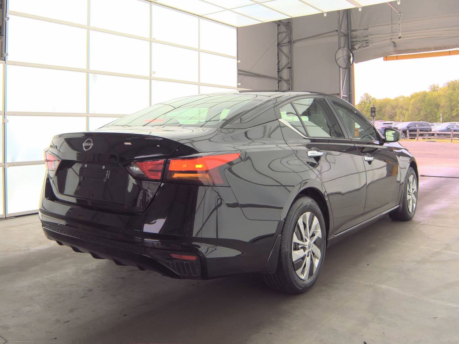 Used 2023 Nissan Altima 2.5 S FWD image 4
