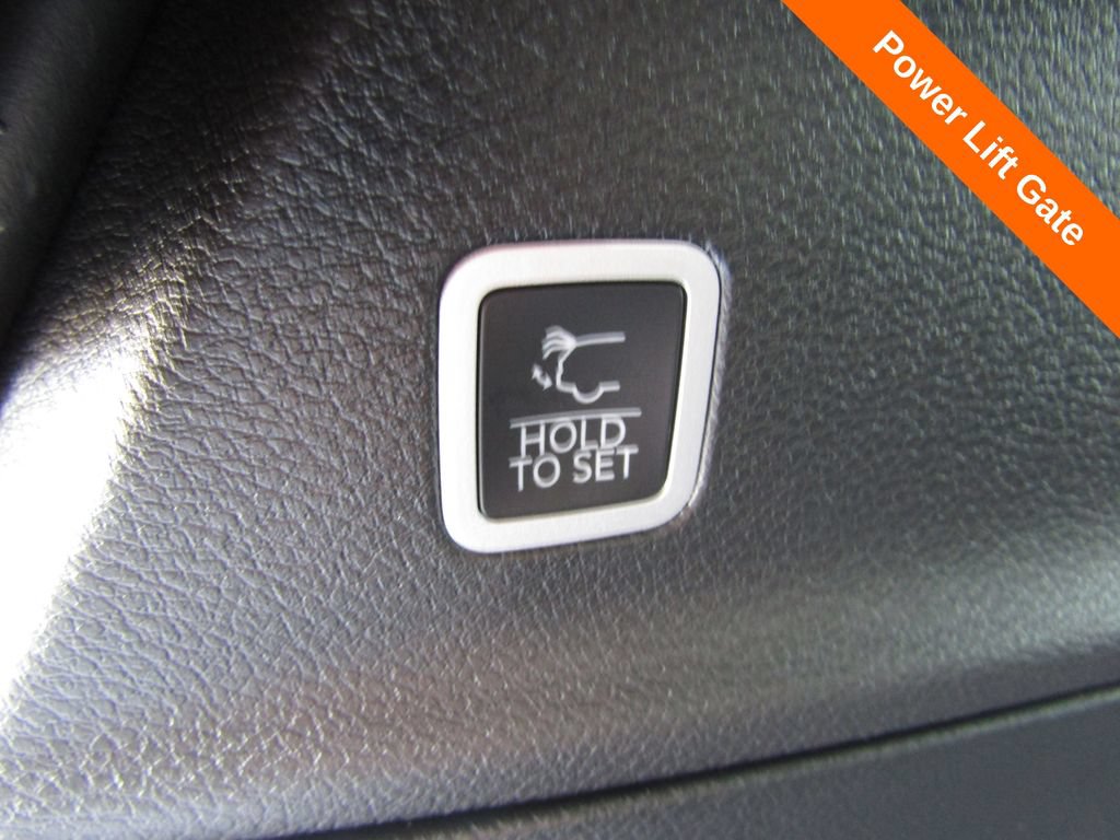 New 2027 Chrysler Pacifica Select FWD image 18