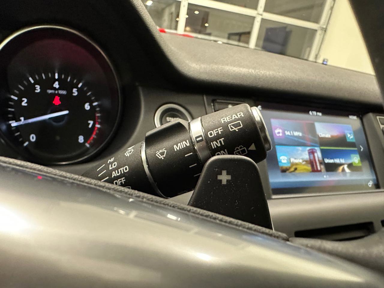 Used 2019 Land Rover Discovery Sport SE image 32