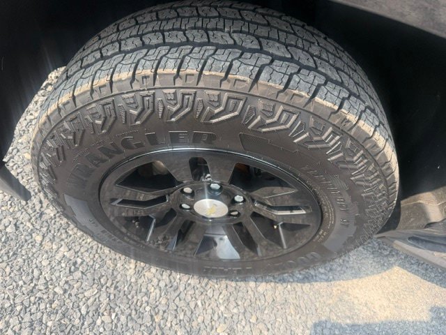 Used 2018 Chevrolet Suburban LT AWD/4WD image 7