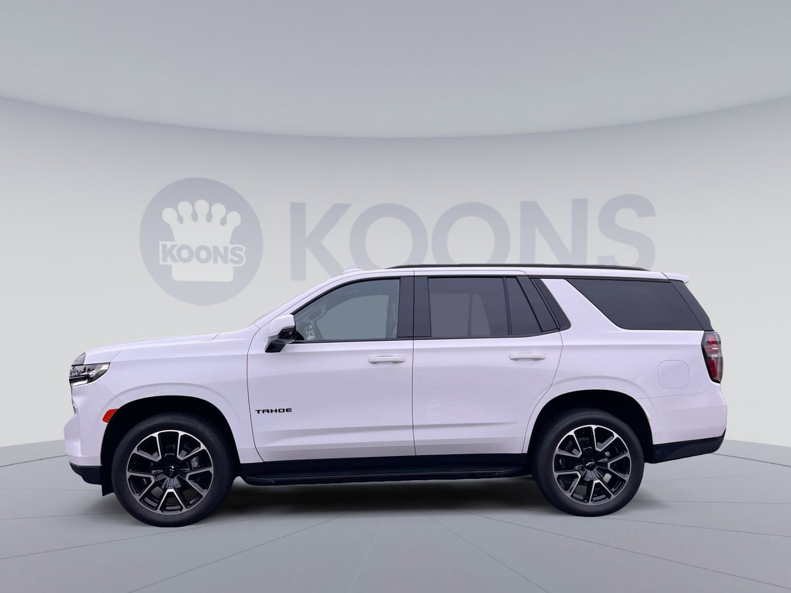 Used 2024 Chevrolet Tahoe RST w/ Luxury Package image 2