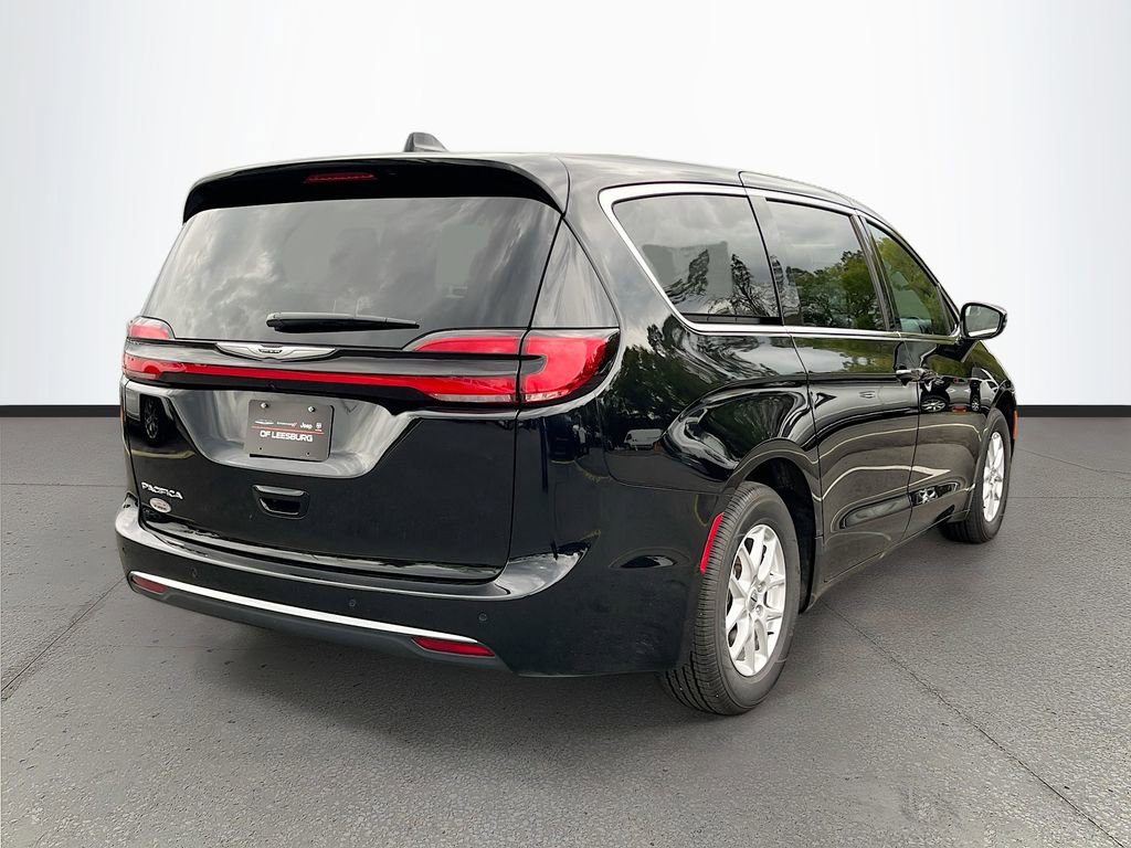 Certified 2025 Chrysler Pacifica Select image 7