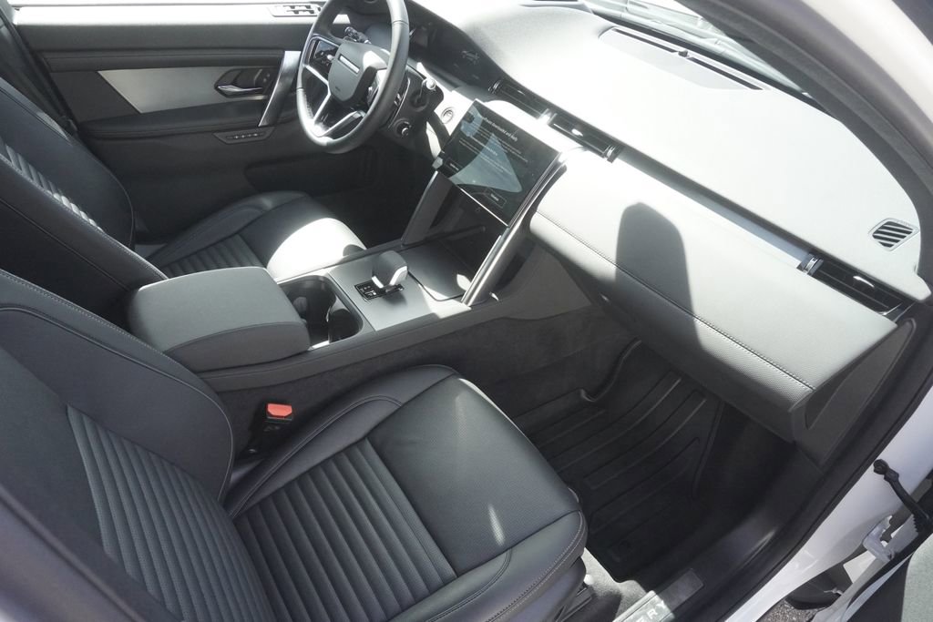 Used 2025 Land Rover Discovery Sport Dynamic SE image 22