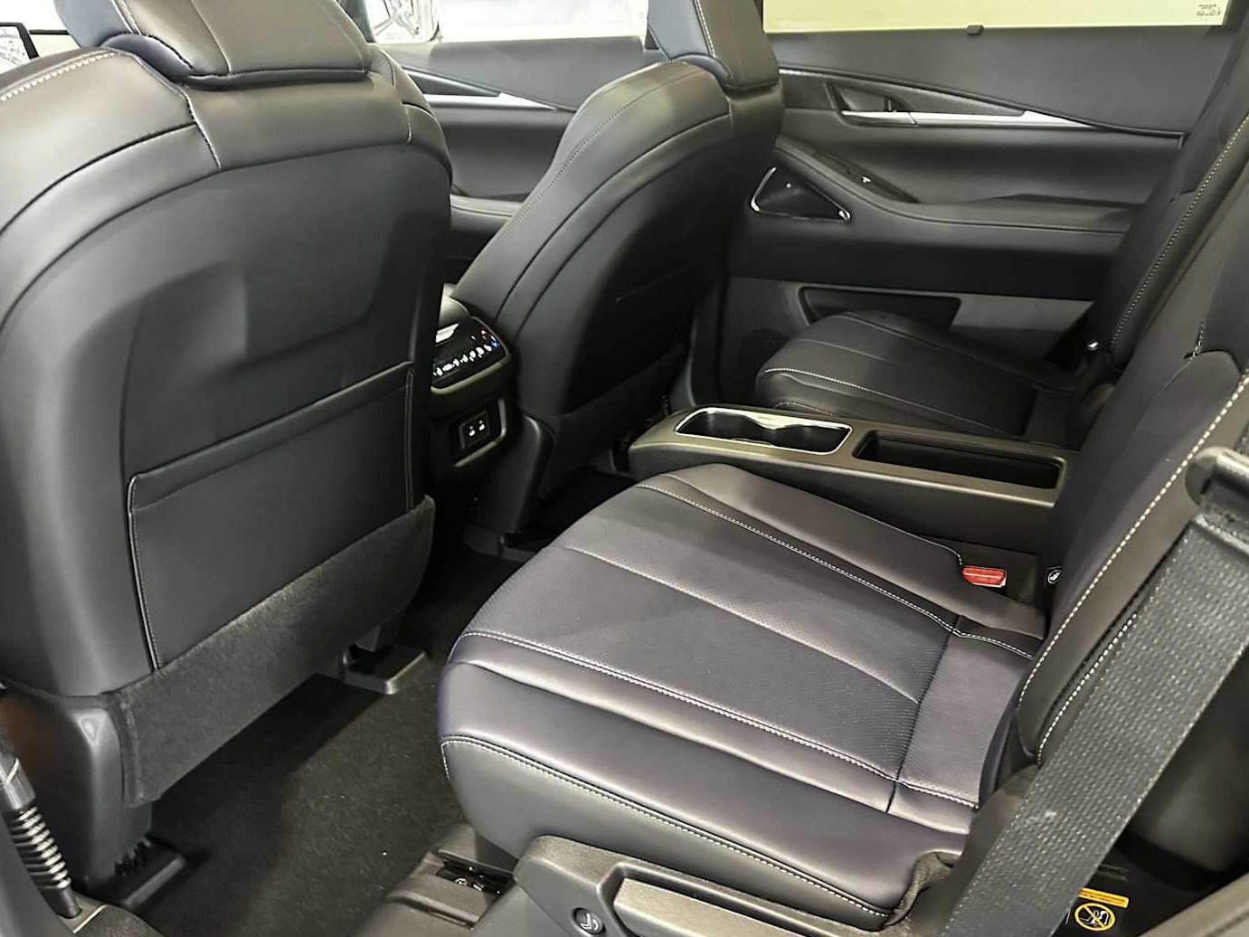 New 2026 INFINITI QX60 Sport image 9