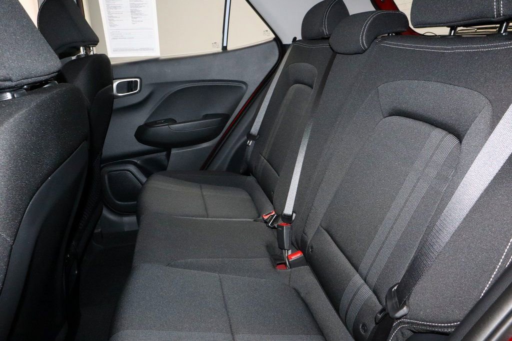 Certified 2025 Hyundai Venue SEL image 25