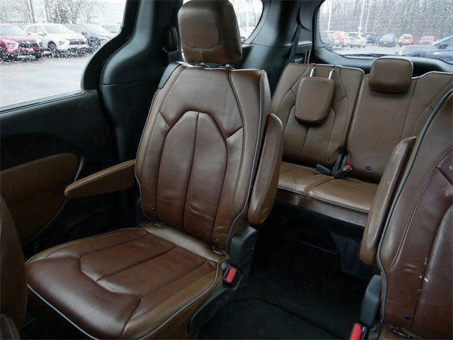 Used 2017 Chrysler Pacifica Limited image 13