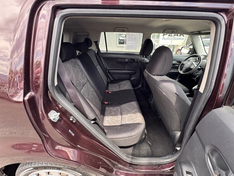 Used 2015 Scion xB FWD image 25