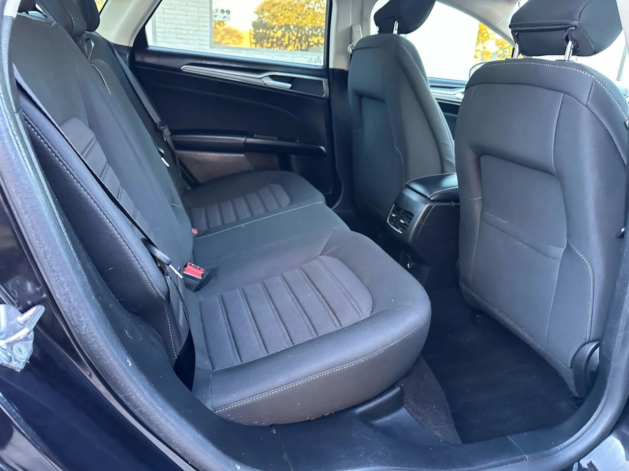 Used 2020 Ford Fusion SE image 24