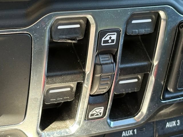 Used 2021 Jeep Gladiator Sport AWD/4WD image 23