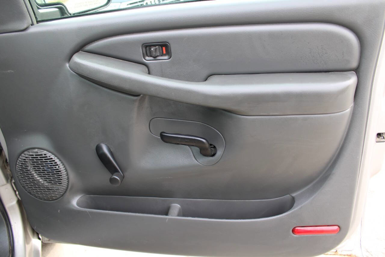 Used 2004 GMC Sierra 1500 W/T w/ Light Duty Power Package image 5