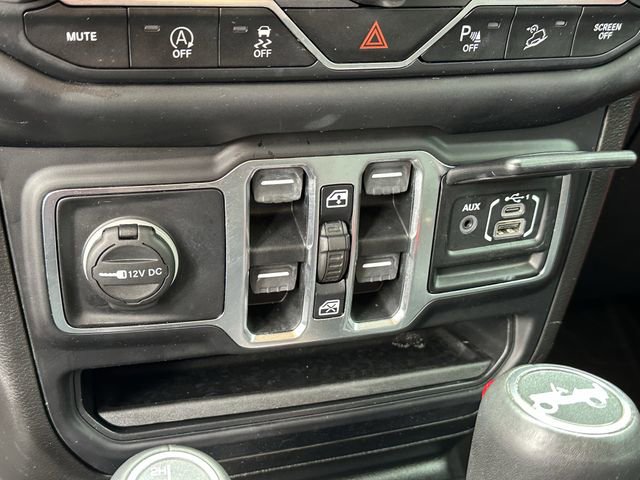 Used 2019 Jeep Wrangler Unlimited Sahara AWD/4WD image 18