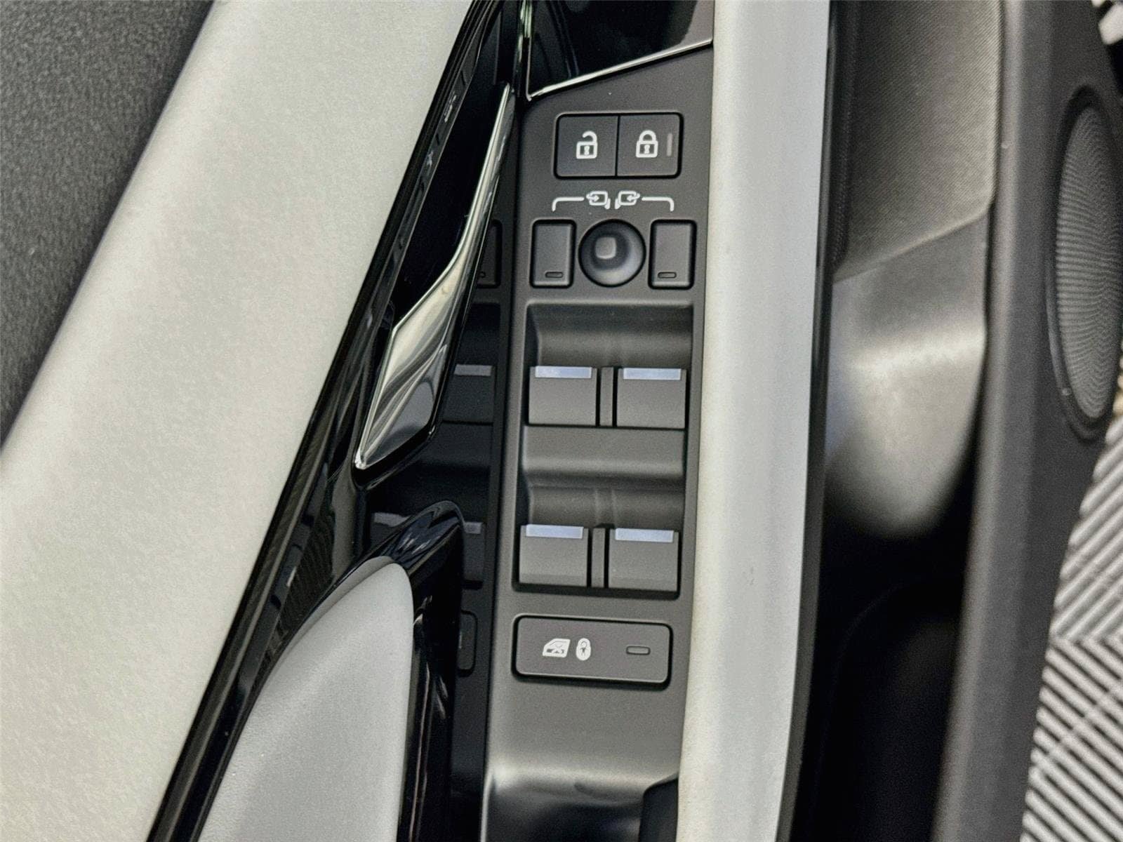 New 2026 Land Rover Range Rover Evoque S AWD/4WD image 20