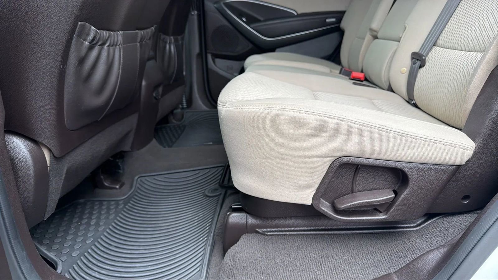 Used 2017 Hyundai Santa Fe SE image 38