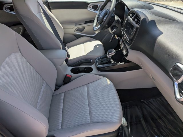 Used 2025 Kia Soul LX w/ LX Technology Package FWD image 19