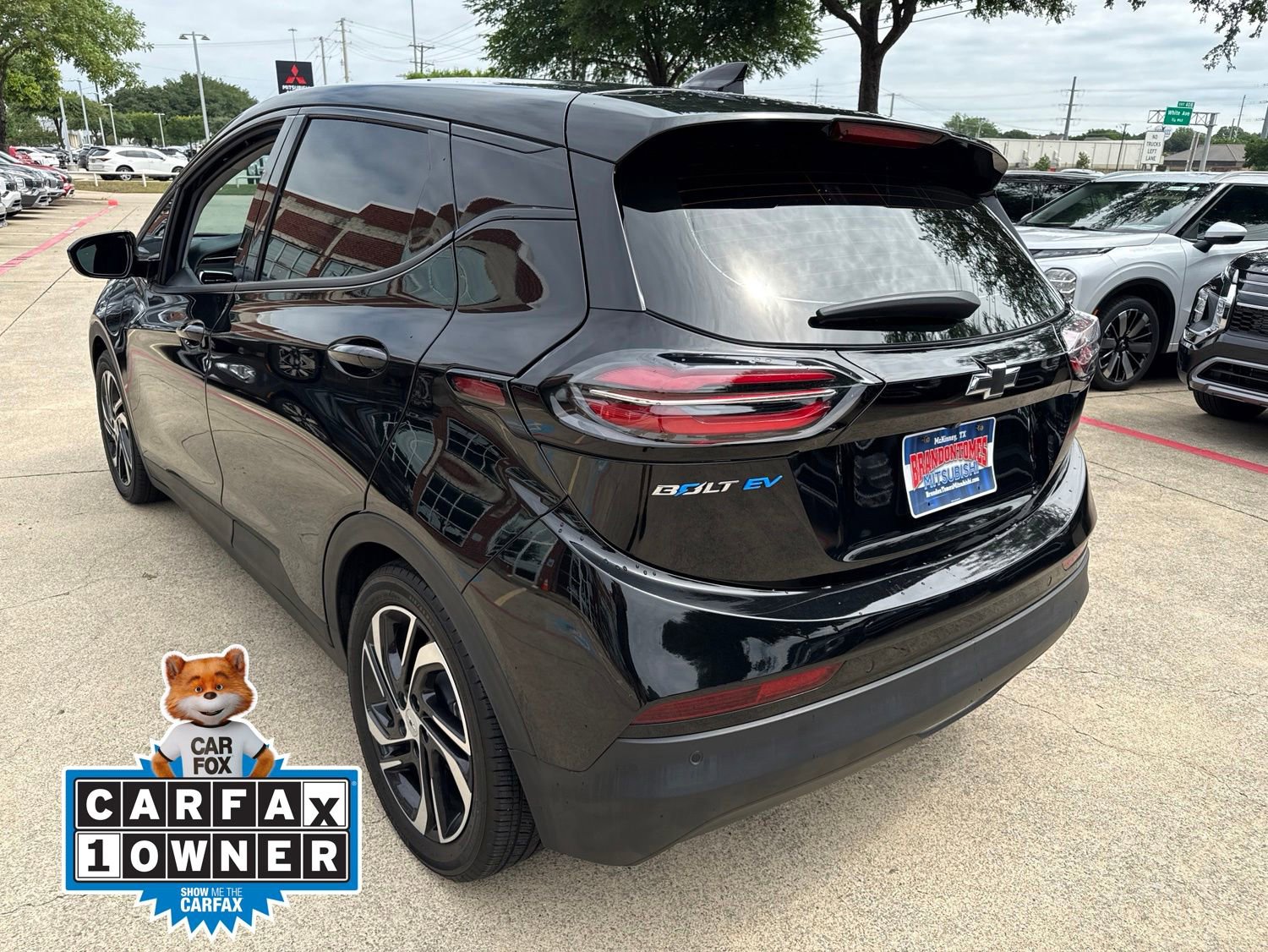 Used 2023 Chevrolet Bolt LT w/ Infotainment Package FWD image 4