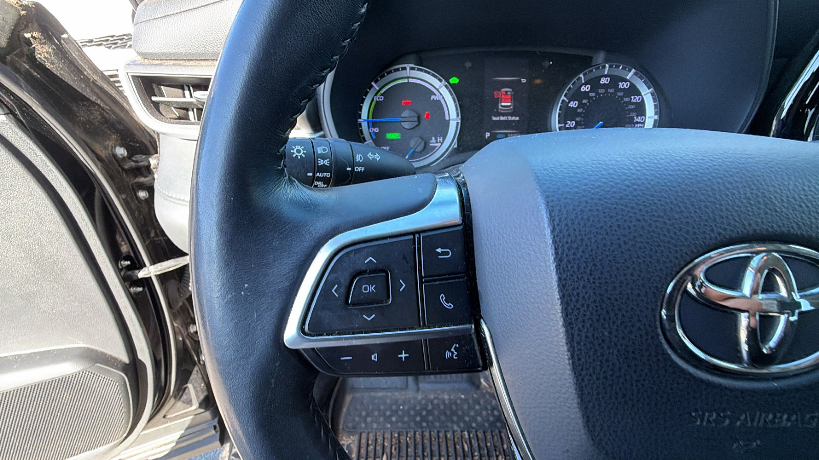 Used 2020 Toyota Highlander LE image 28