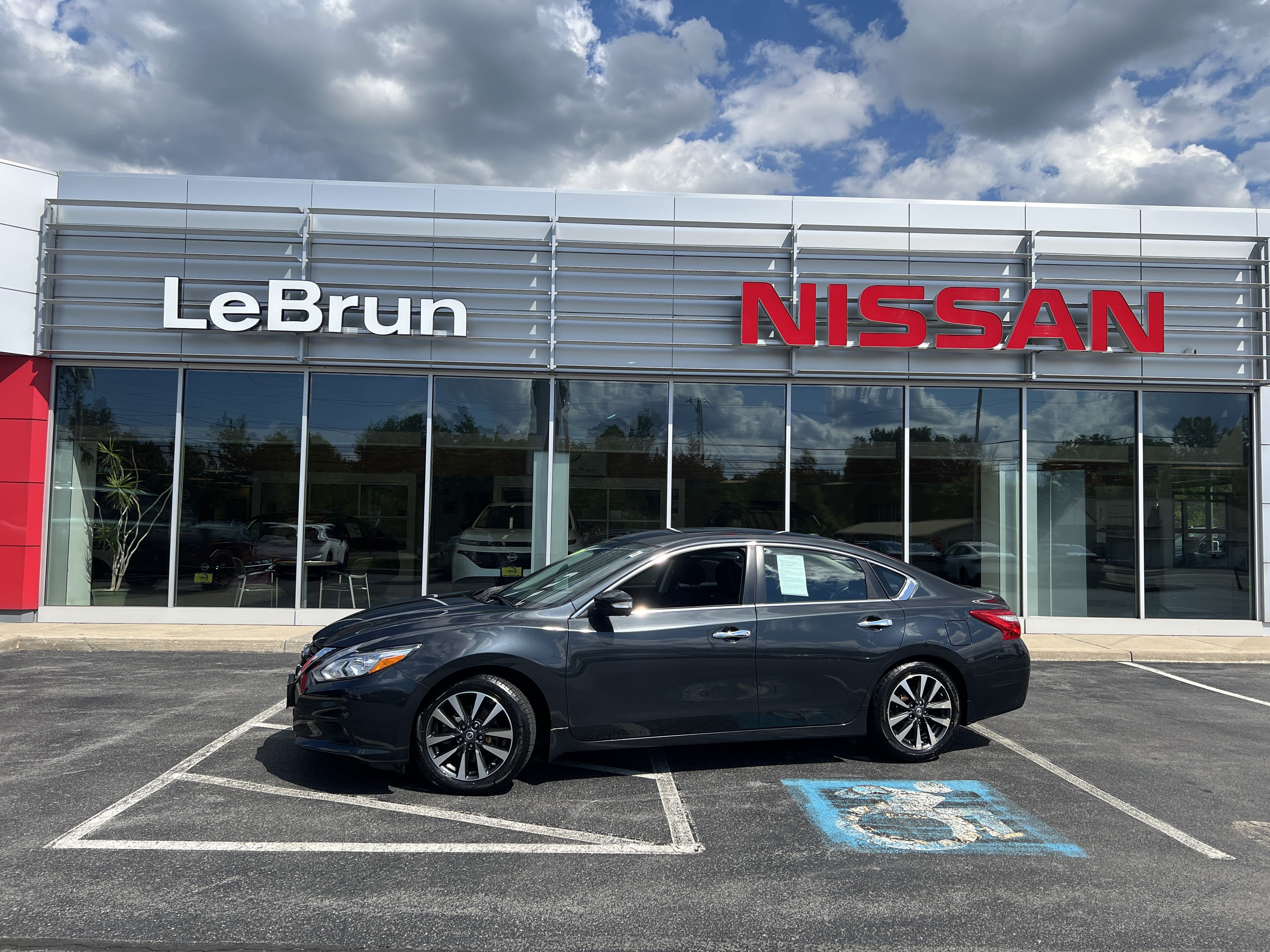 Used 2016 Nissan Altima 2.5 SV w/ Convenience Package FWD image 1