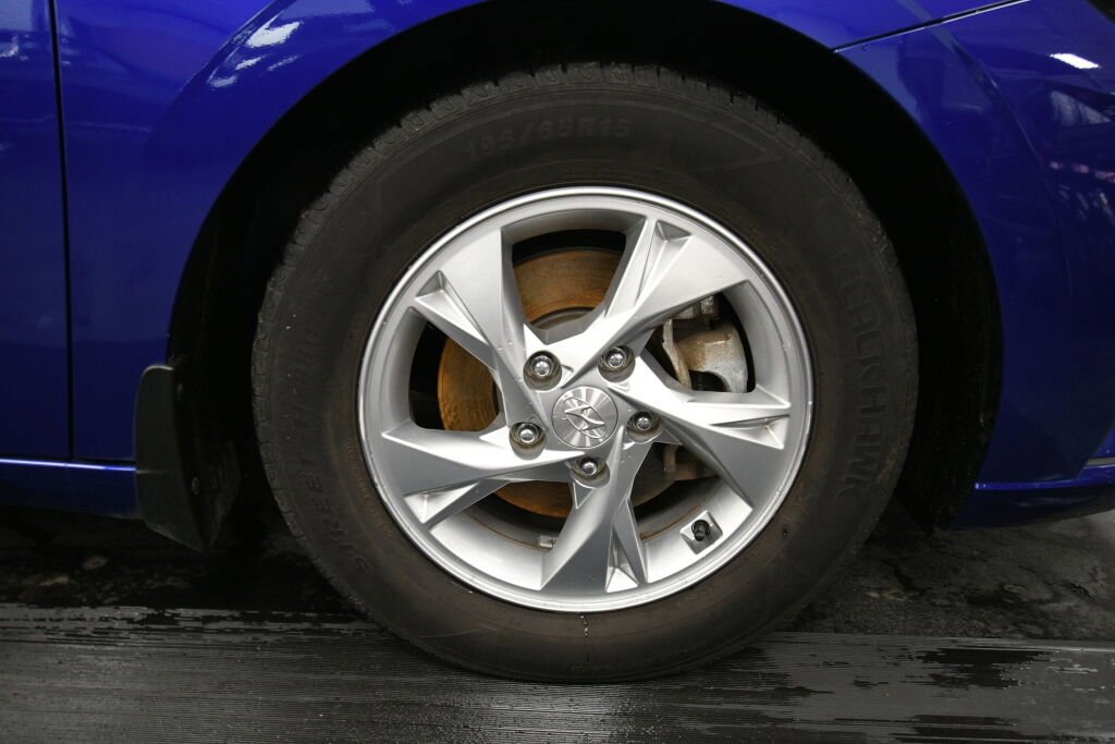 Used 2021 Hyundai Elantra SE image 29