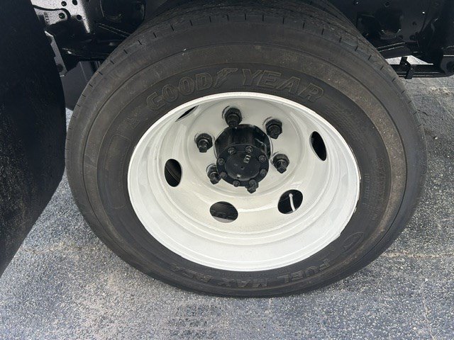 Used 2024 Isuzu NPR RWD image 11