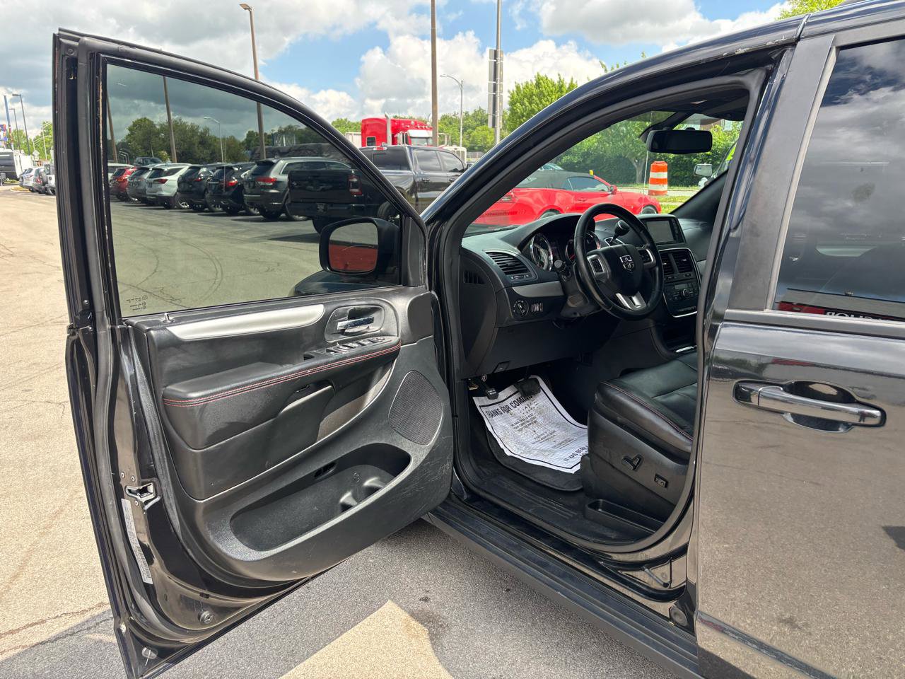 Used 2018 Dodge Grand Caravan GT FWD image 17