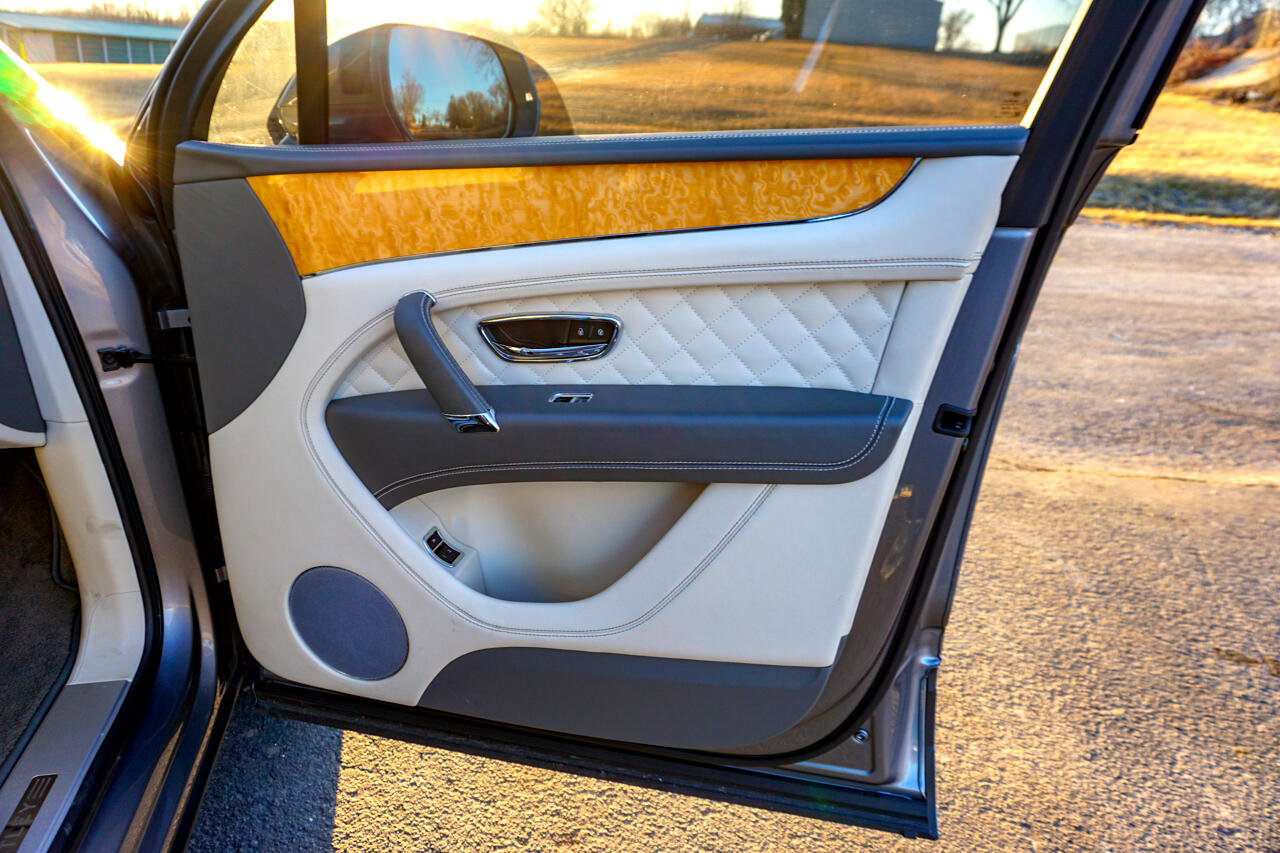 Used 2017 Bentley Bentayga W12 AWD image 49