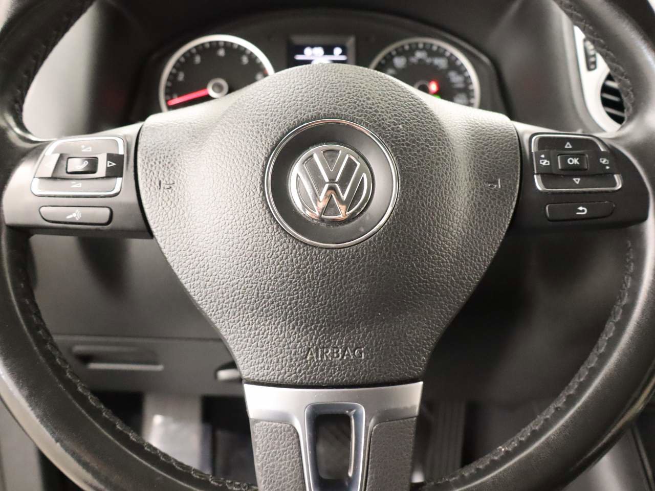 Used 2017 Volkswagen Tiguan S image 12