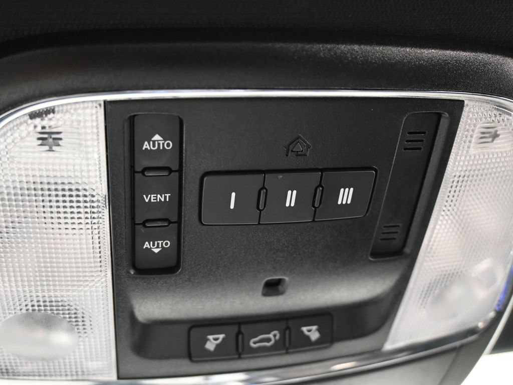 Used 2020 Jeep Grand Cherokee Altitude RWD image 29