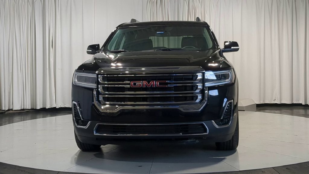 Used 2023 GMC Acadia SLT w/ LPO, Floor Liner Package AWD/4WD image 3