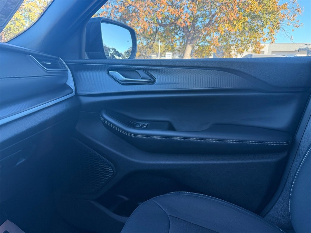 Used 2024 Jeep Grand Cherokee L Laredo w/ Luxury Tech Group I image 23