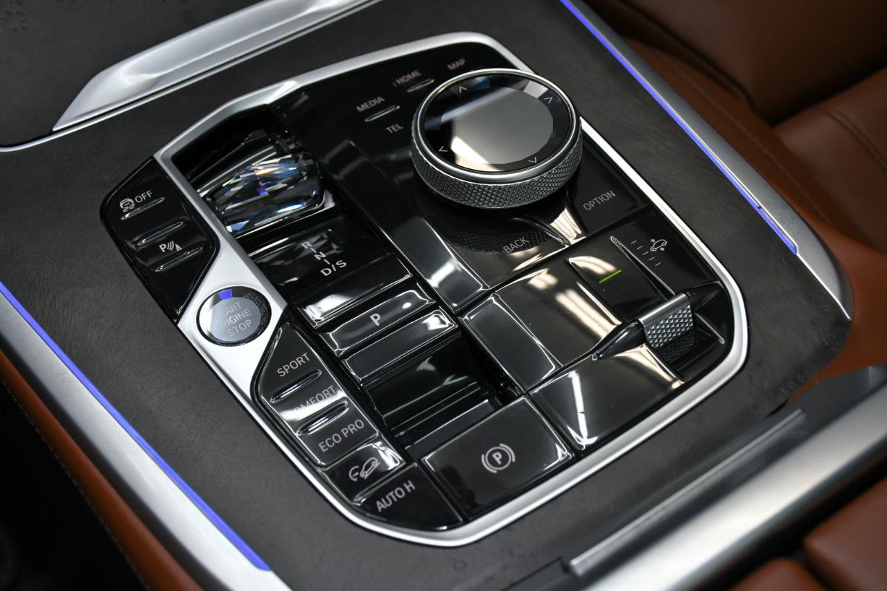 Used 2023 BMW X7 M60i AWD/4WD image 33