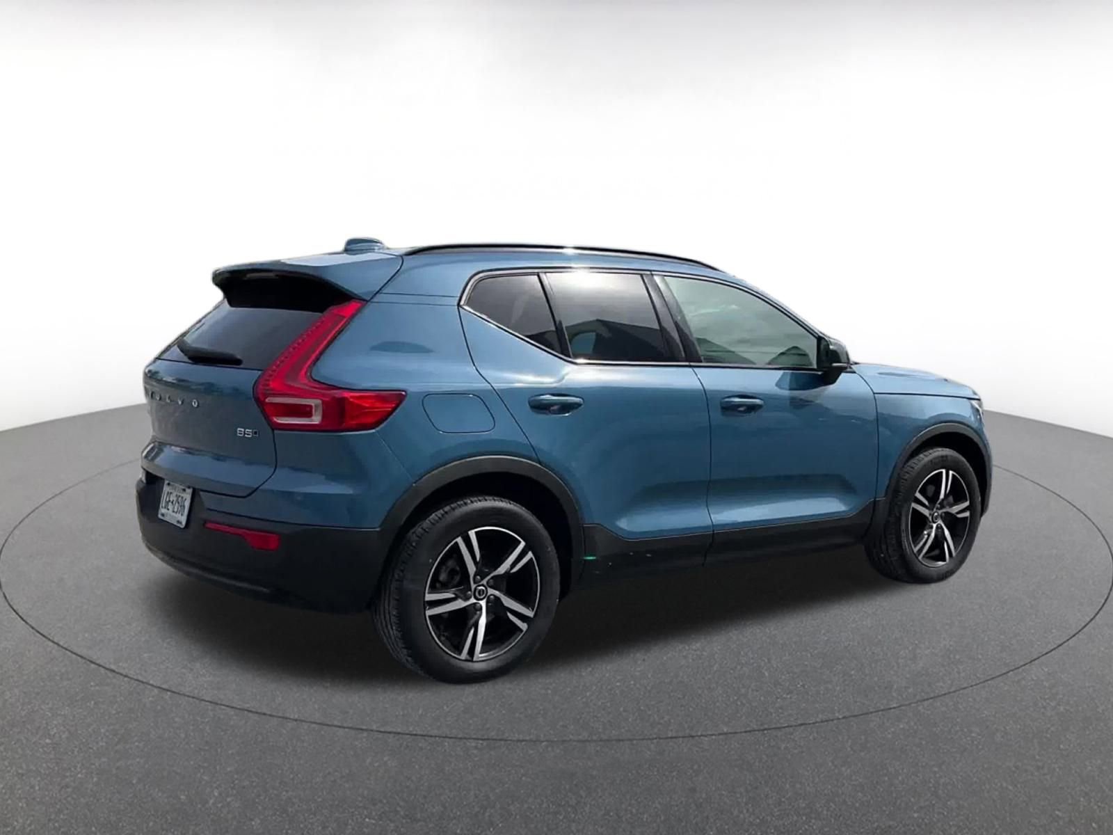 Used 2024 Volvo XC40 B5 Core image 14