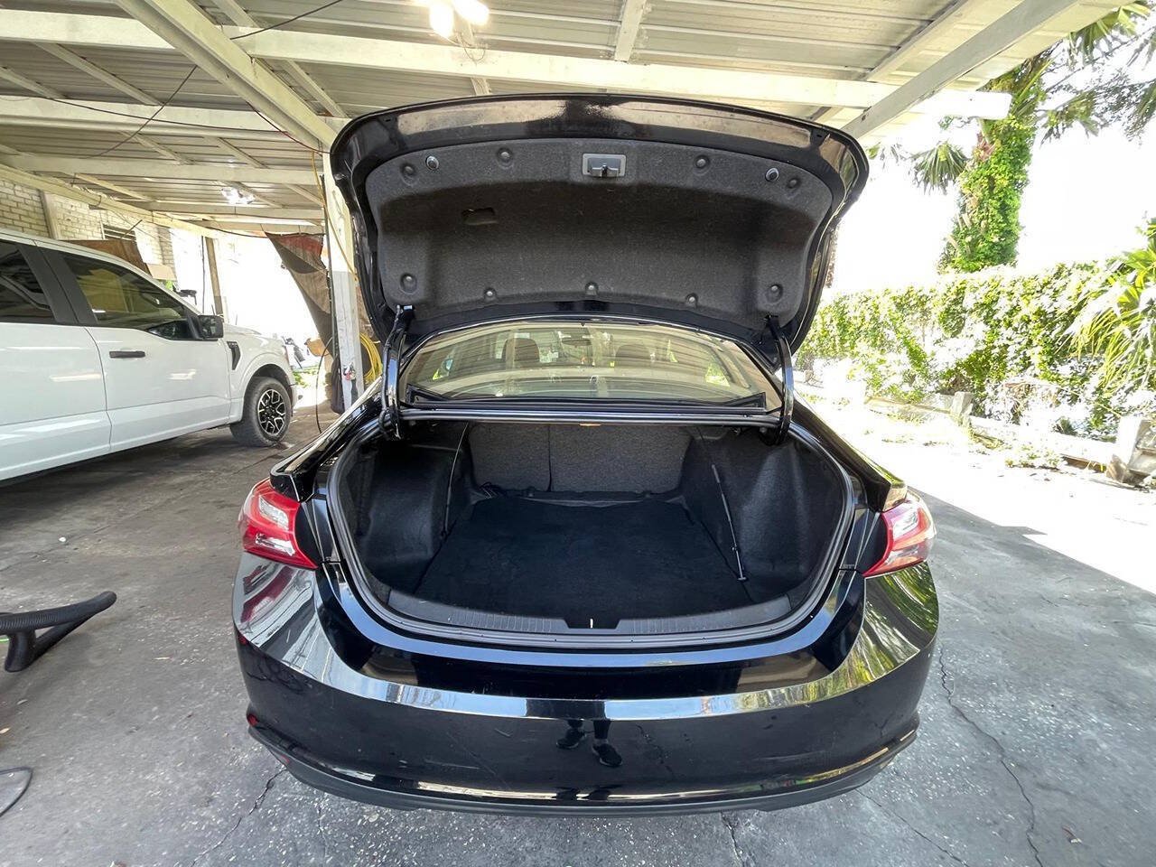 Used 2021 Chevrolet Malibu LT FWD image 13