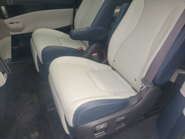 Certified 2025 Kia Carnival SX Prestige FWD image 12