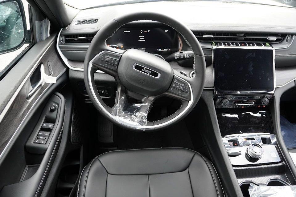 New 2025 Jeep Grand Cherokee Limited w/ Trailer Tow Package image 13