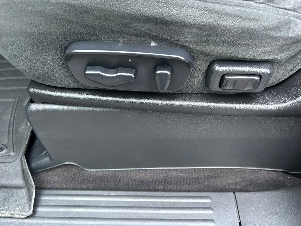 Used 2015 Nissan Armada SV image 10