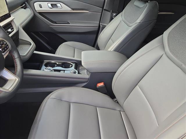 New 2026 Ford Explorer Active RWD image 4