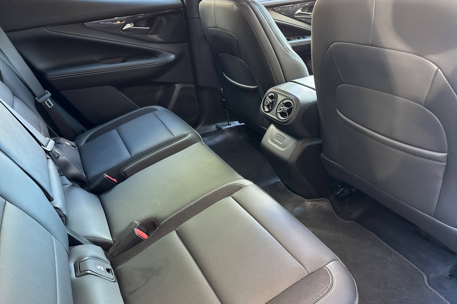Used 2024 Chevrolet Blazer EV LT AWD/4WD image 18